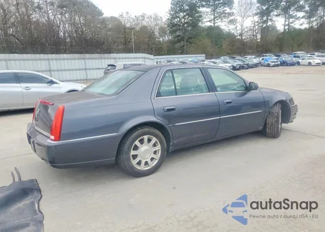 2010 Cadillac Dts z USA, uszkodzony, nr VIN 1G6KA5EY0AU134702